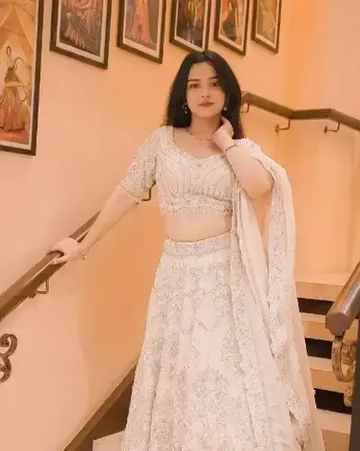Escort Tira Sujanpur